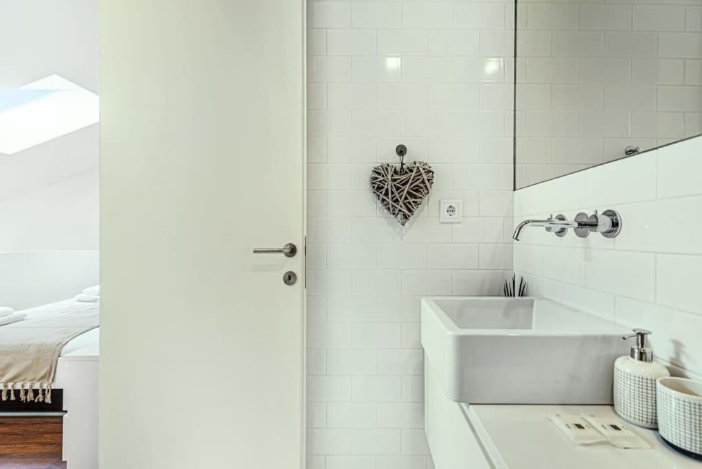 Bombarda Apartments IV By Innkeeper Порто Екстериор снимка